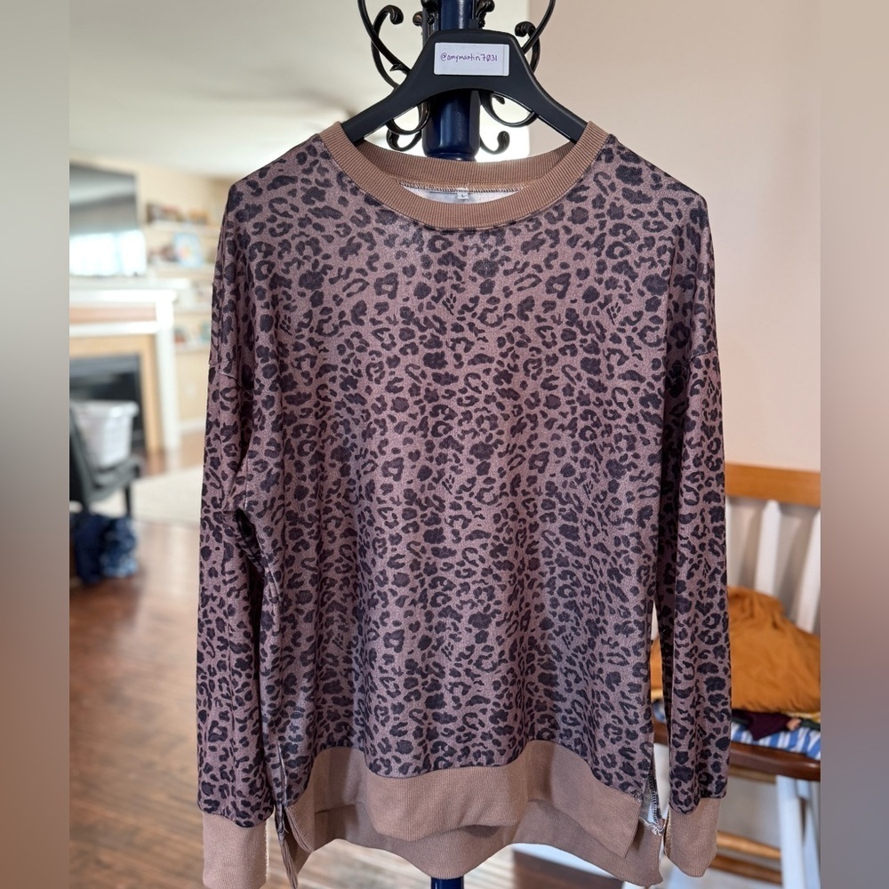 🐆 Leopard Print Pullover Long Sleeve Top, Size Large